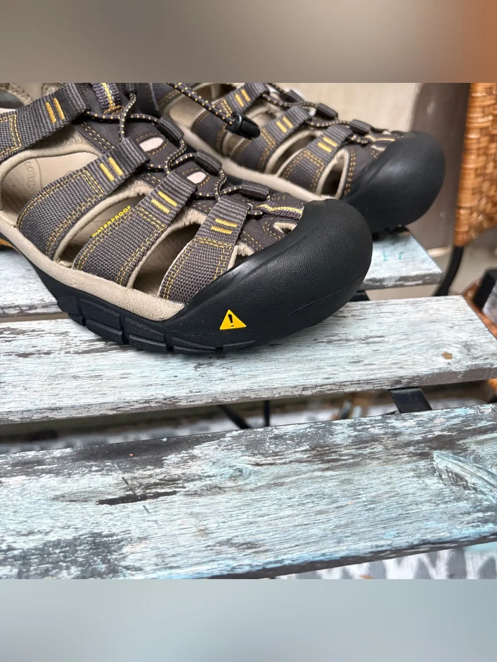 KEEN Newport H2 Waterproof Sandals Men’s 9 Brown Closed Toe Hiking